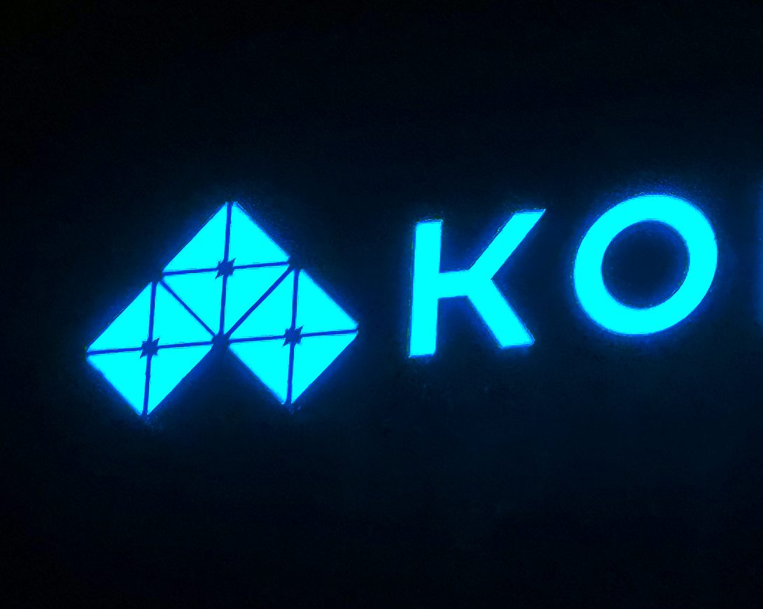 昼夜ブルーのLED発光文字サイン 愛知県名古屋市